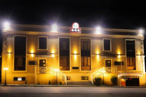Motel 444 QUSAR